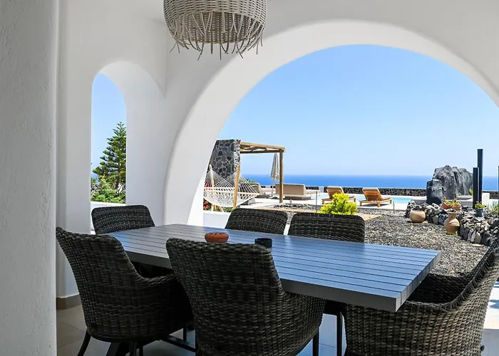 Saint Apostles * Fira (Santorini)