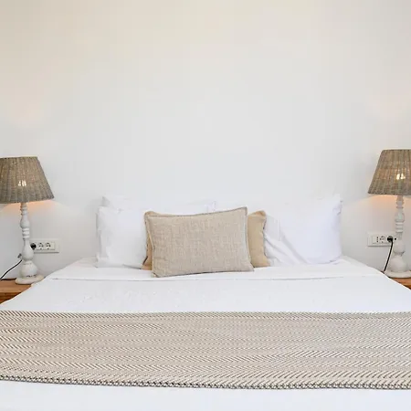 Saint Apostles Φηρά