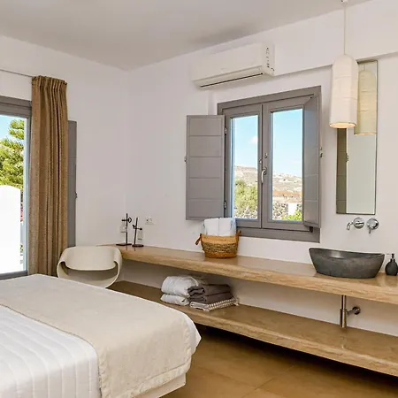 Saint Apostles * Φηρά