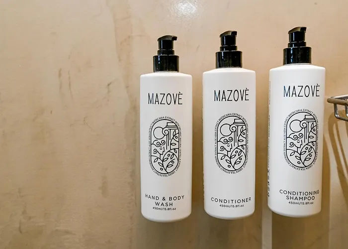 Saint Apostles ثيرا