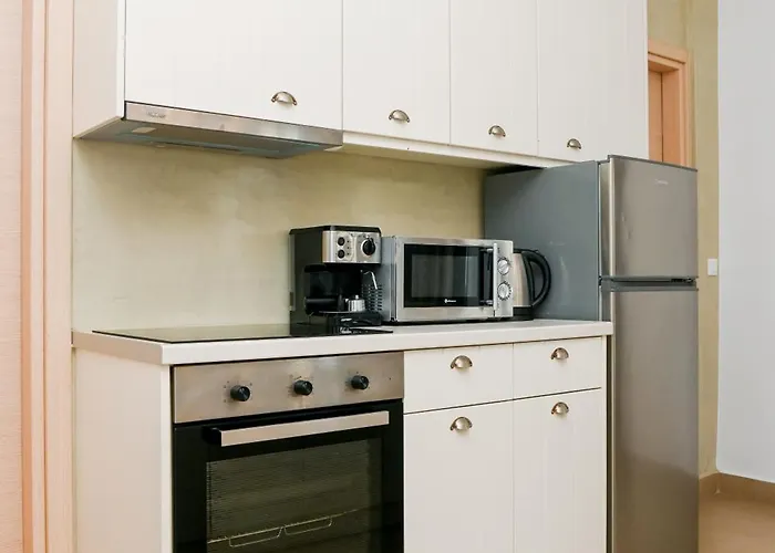 Saint Apostles ثيرا